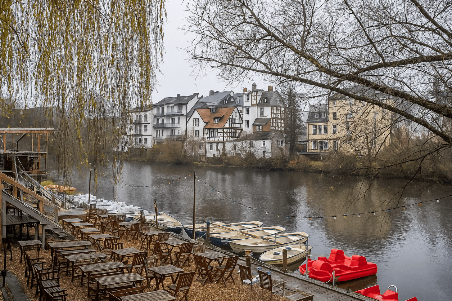Marburger Lahnterrassen: Urbanes Flussufer mit Blick auf Schloss und Altstadt