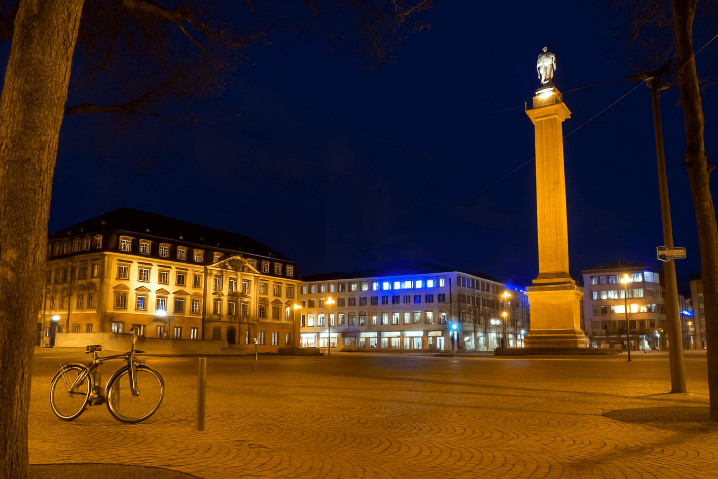 Darmstadts Luisenplatz entdecken: Zentrum, Verkehrsknoten & Wahrzeichen