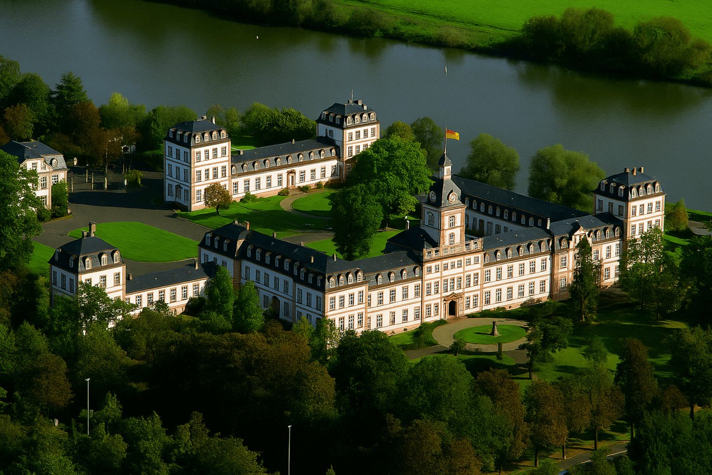 Architektur & Adel: Die Geschichte von Schloss Philippsruhe in Hanau